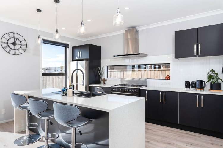 28 Queen Charlotte Drive Aotea_1