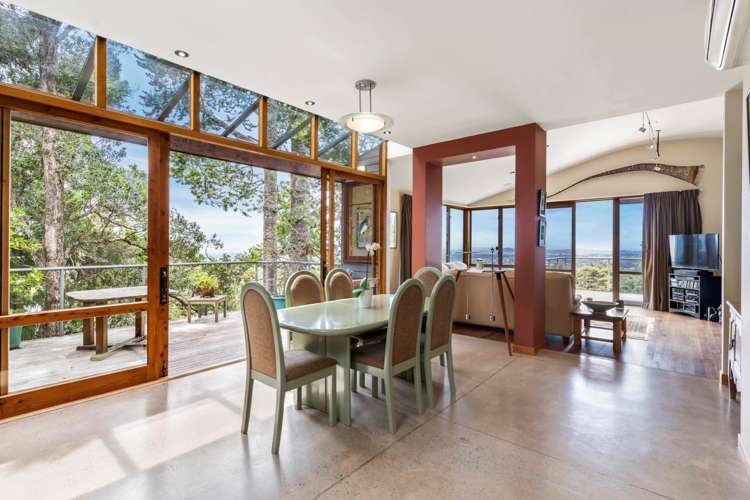 318 Forest Hill Road Waiatarua_1