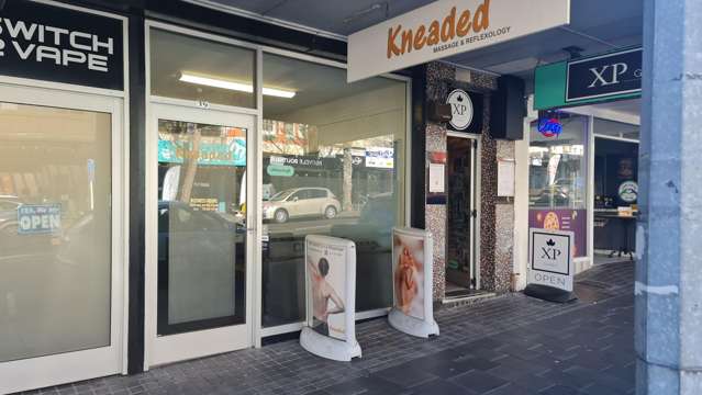 Retail Option On The Hill