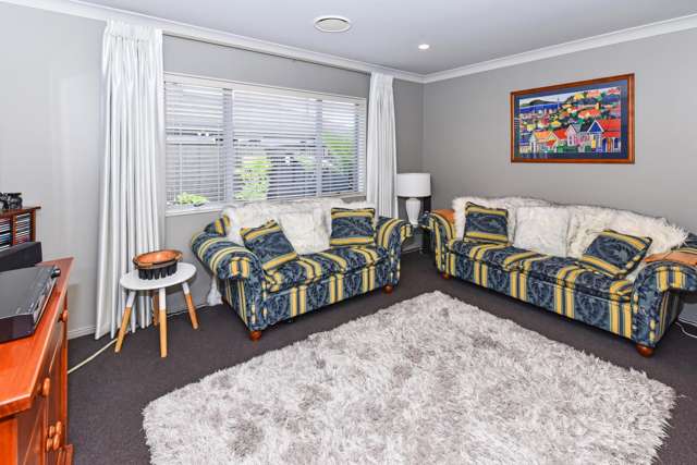 42 Aberdeen Crescent Wattle Downs_2