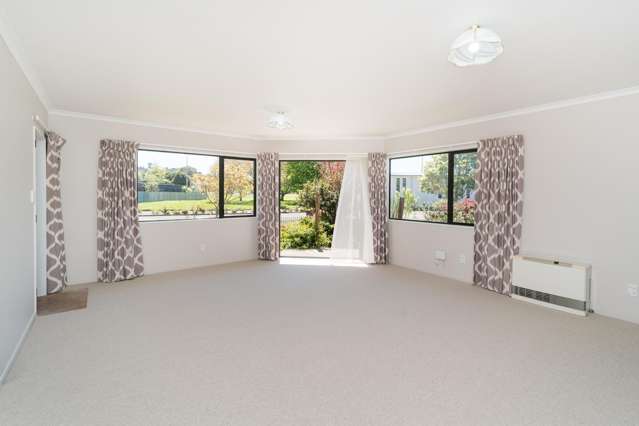 7 Saint Johns Close (off West Street) Feilding_2