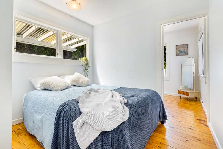 18 Foster Avenue Huia_9