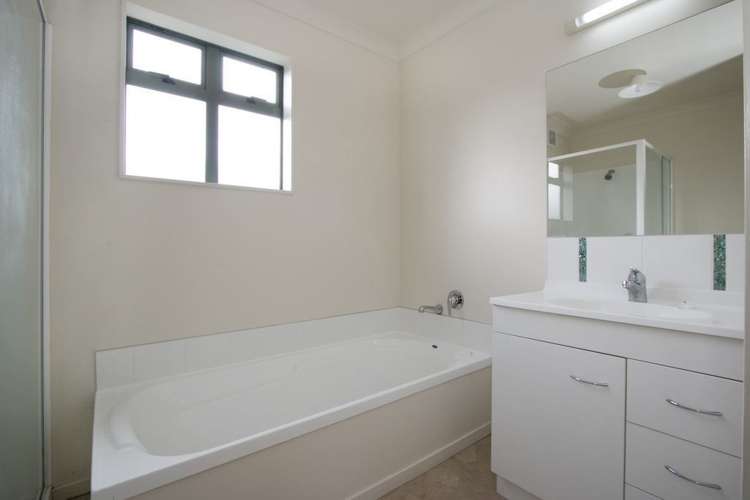 21 Athenree Heights Athenree_11