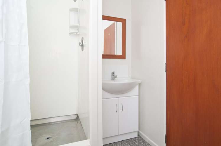 9/31 Holly Road Christchurch_7