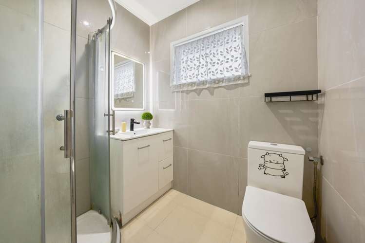 2/40 Cheval Drive Totara Vale_14