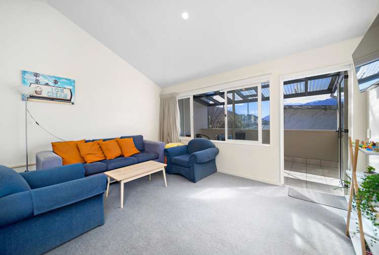 2/96 Thompson Street Queenstown_5