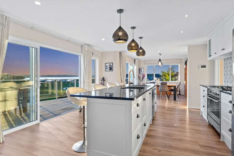8 Waititiro Rise Stanmore Bay_7