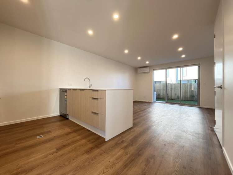 2/111 Neville Street 10222_3