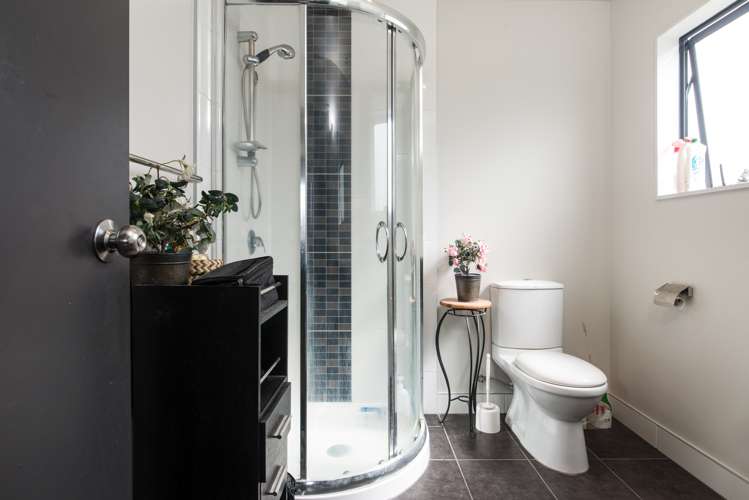 18 Riverglade Parkway Te Atatu South_19