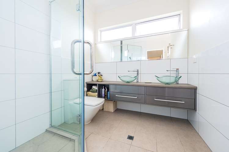 13 Lithgow Drive Otamatea_16