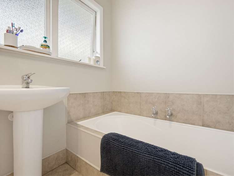 3 Joanna Place Deanwell_24