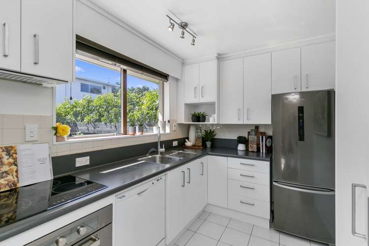 35 Akaroa Drive Maupuia_7