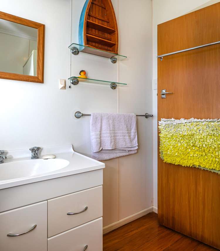 18 Tatahi Street Te Puru_11