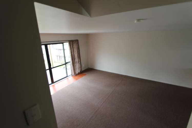 2/16 Yang Place Papakura_7