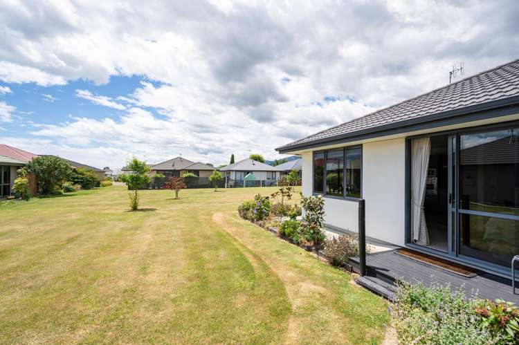 13 Ivy Crescent Richmond_12