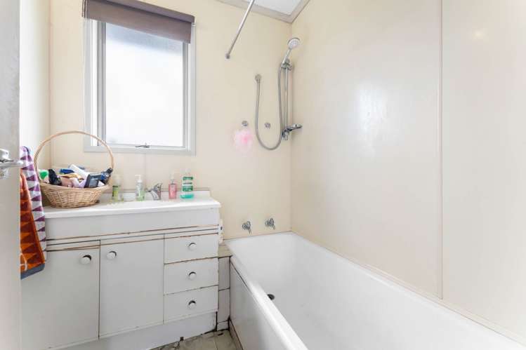 97 Vodanovich Road Te Atatu South_15