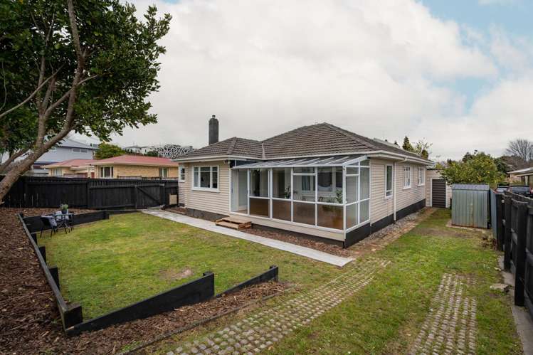 35 Lake Crescent Hamilton Lake_18