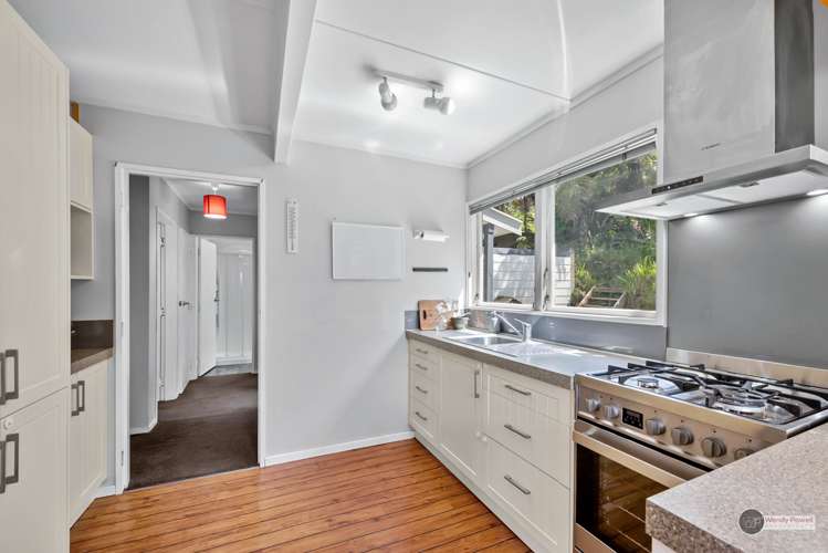 16 Gainsborough Grove Belmont_5