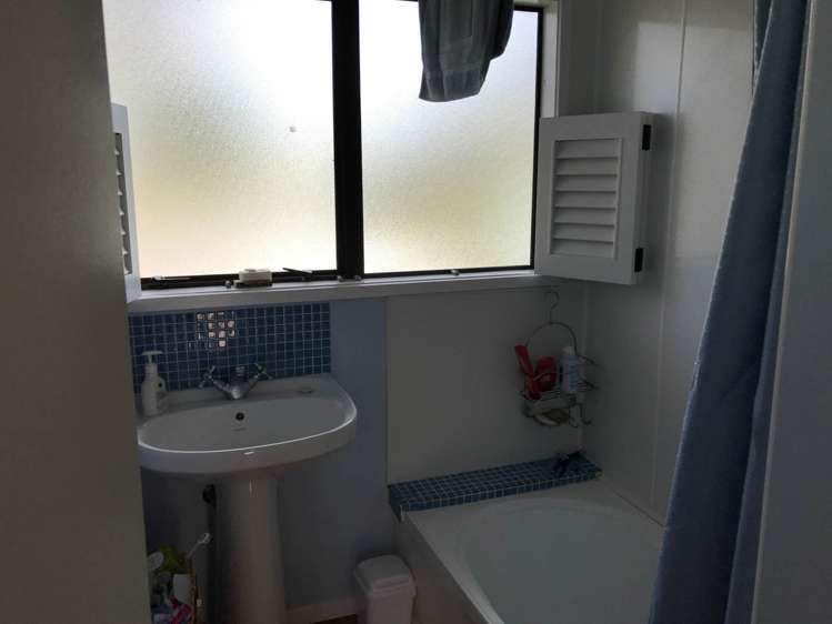 10 John Webster Place Glen Eden_10