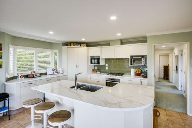 Hill Top Location with AIrBNB potential
