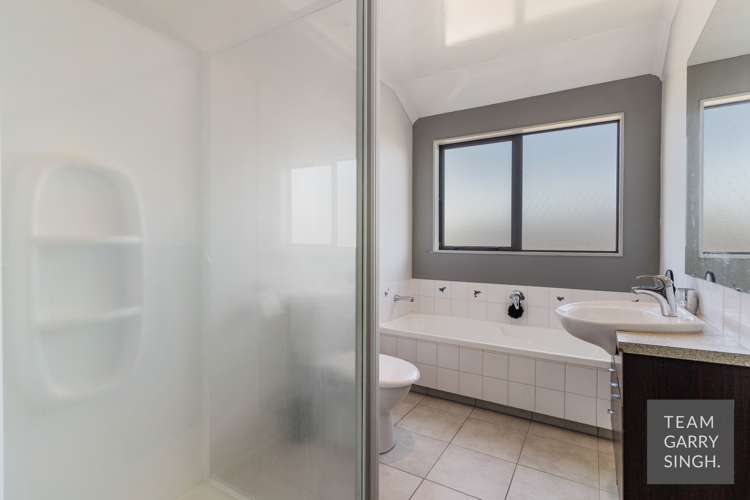 6 Blantyre Court Wattle Downs_13