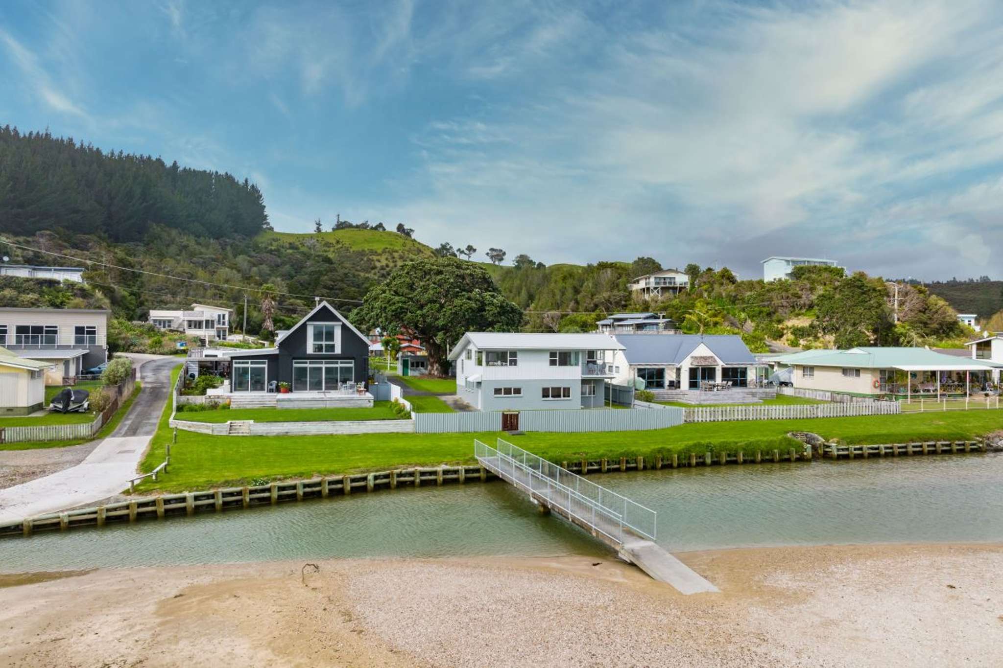 Oakura bach retains retro charm in Northland bay