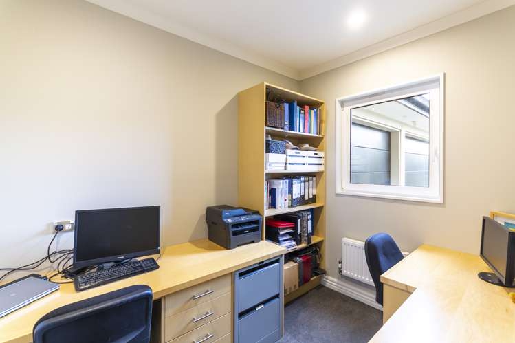 9 Springbrook Lane Northwood_16