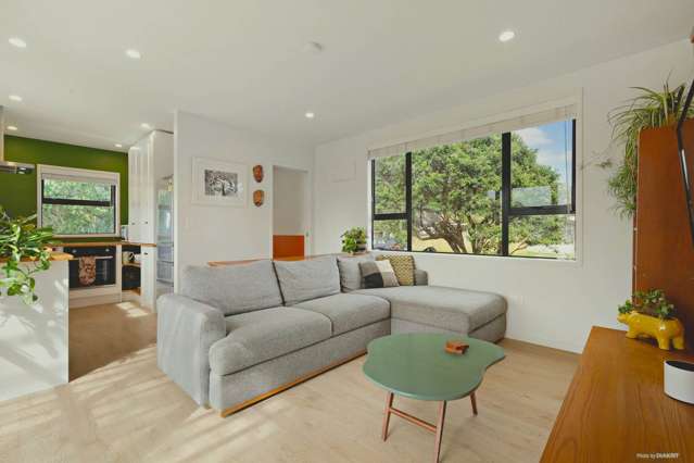 1 BEDROOM + 1 SLEEPOUT + GARAGE