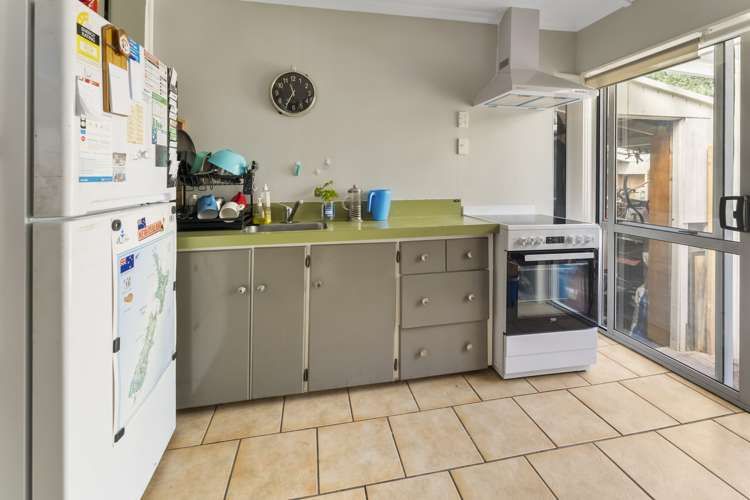 82 Murphy Street Toi Toi_10