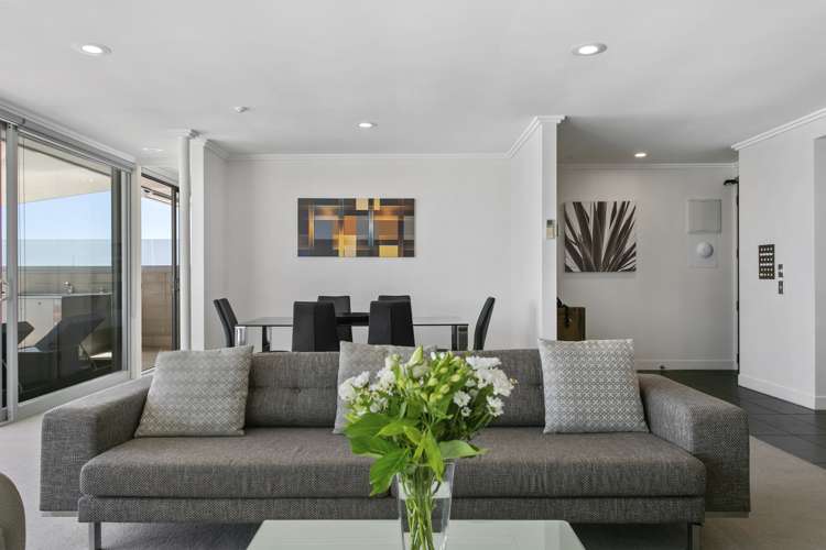 20/225 Lake Terrace Waipahihi_15