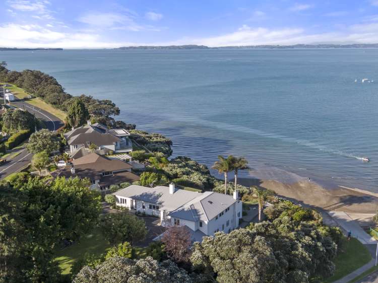 1 Marine Parade Piha_1