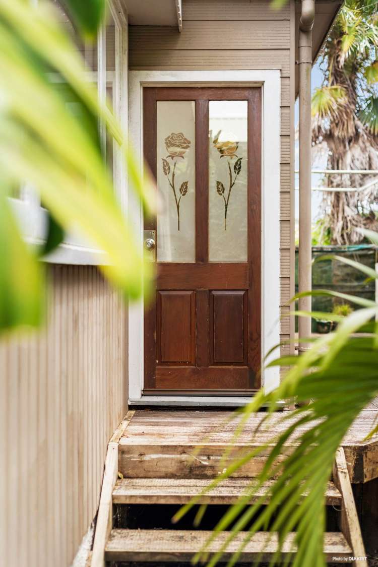 18 Triangle Road Massey_7