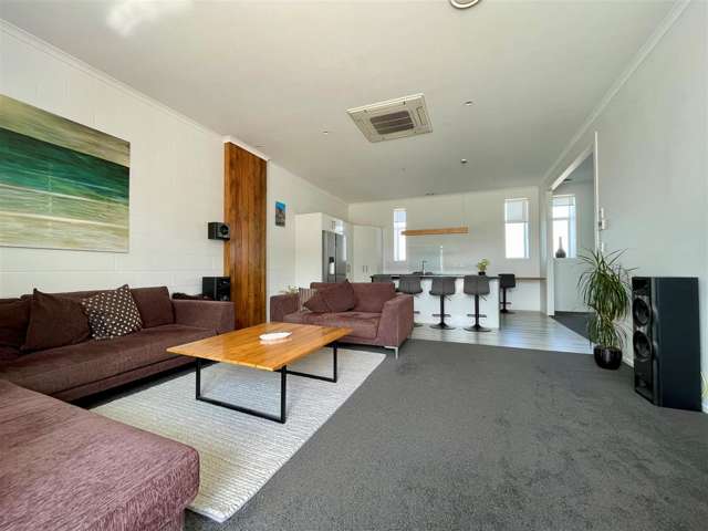 Centrally located - Furnished 2 Bedroom Apartment