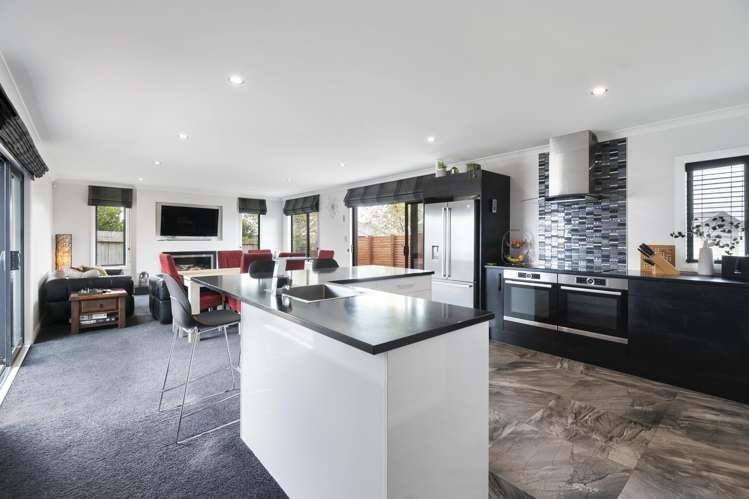 9 Saint Heliers Grove Fitzherbert_1