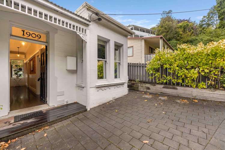 21 Serpentine Avenue_1