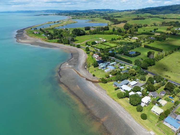1684 East Coast Road Whakatiwai_21