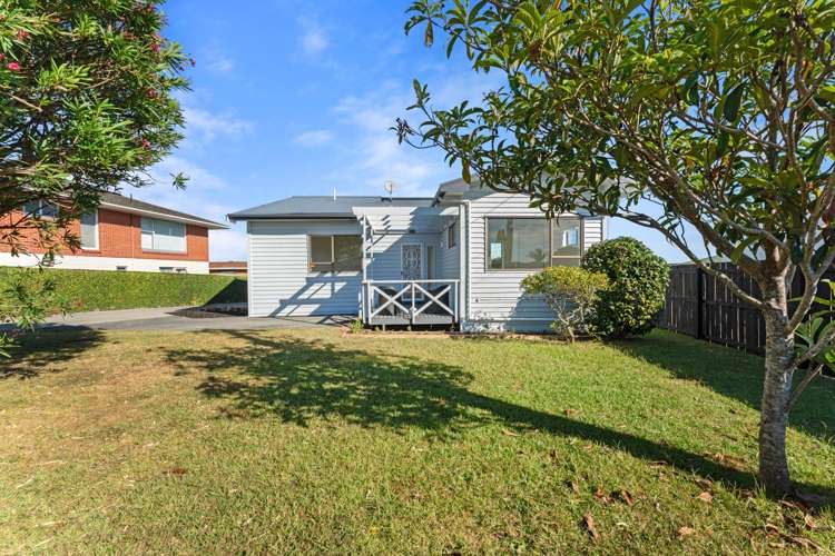 85 Pupuke Road Northcote_9