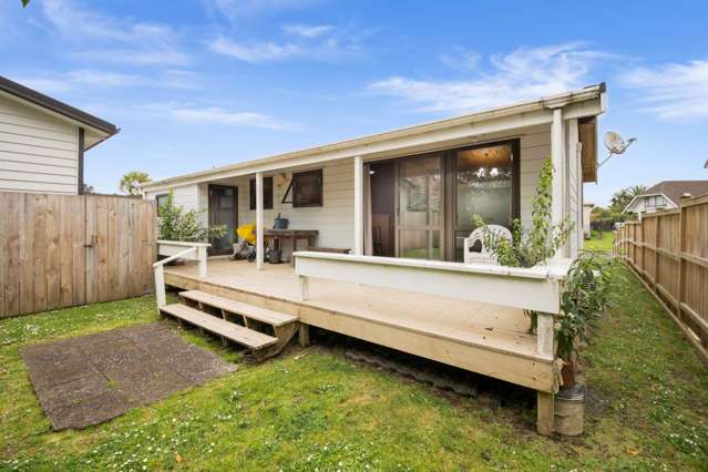 5 & 5a Pinehurst Place Wattle Downs_2
