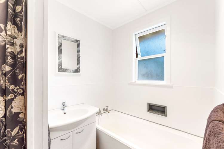 666 Main Road North Te Marua_11