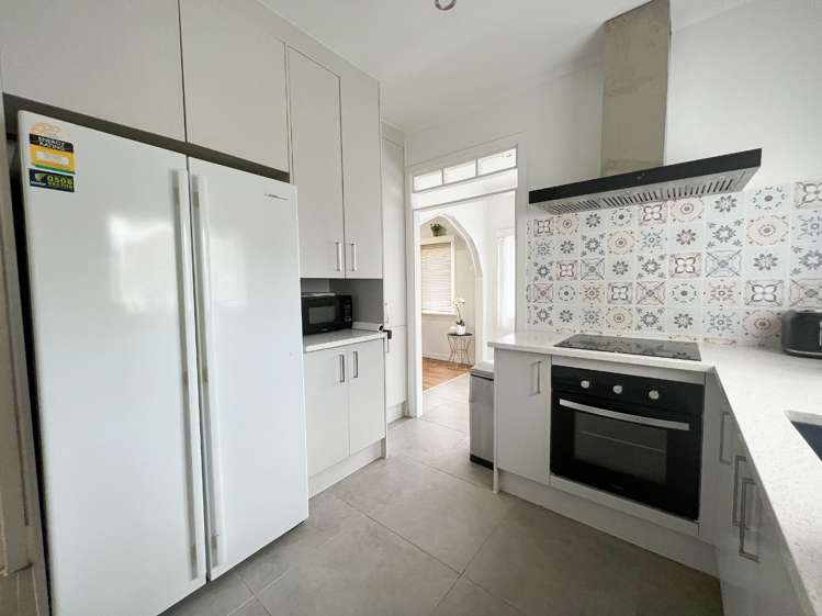 2178 Great North Road 10016_5