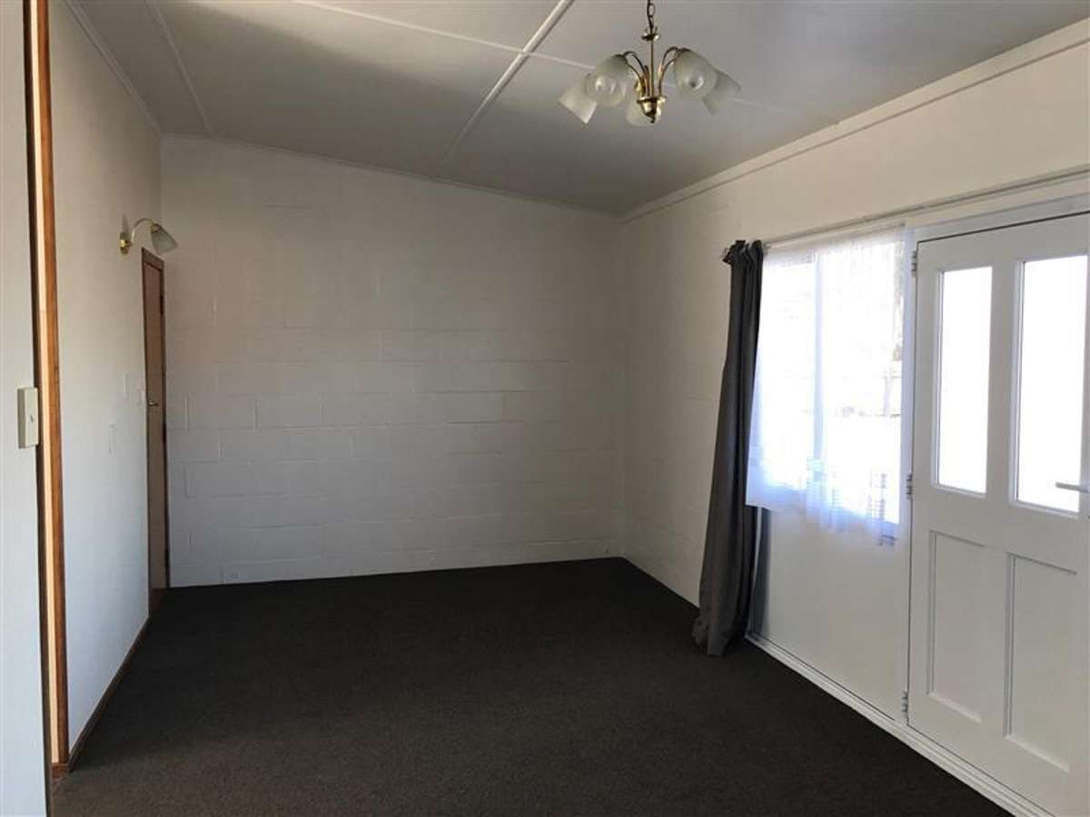 Tidy one bedroom unit 4
