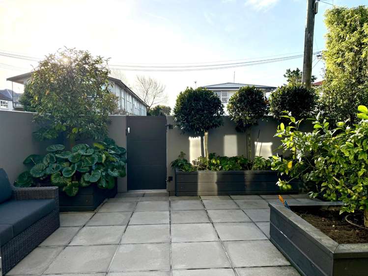 1/24 Andover Street Merivale_15