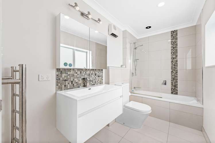 211 Royal Road Massey_9