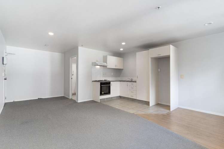 8F/2 Whitaker Place_1