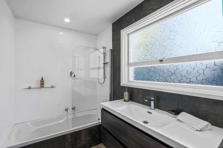 2/19 De Bloge Place Burwood_7