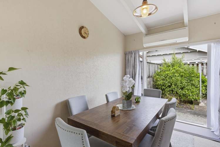 556 Queen Street East Levin_10