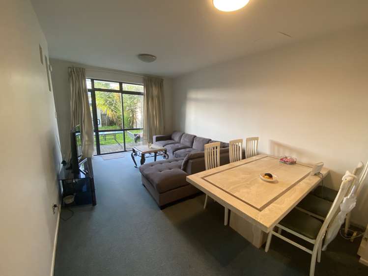 27/2 Armoy Drive Botany Downs_2