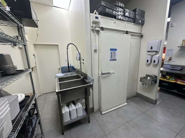 Shop 5/64 Ormiston Road East Tamaki_2