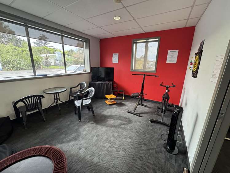 Office/405-407 King Street North Hastings_6
