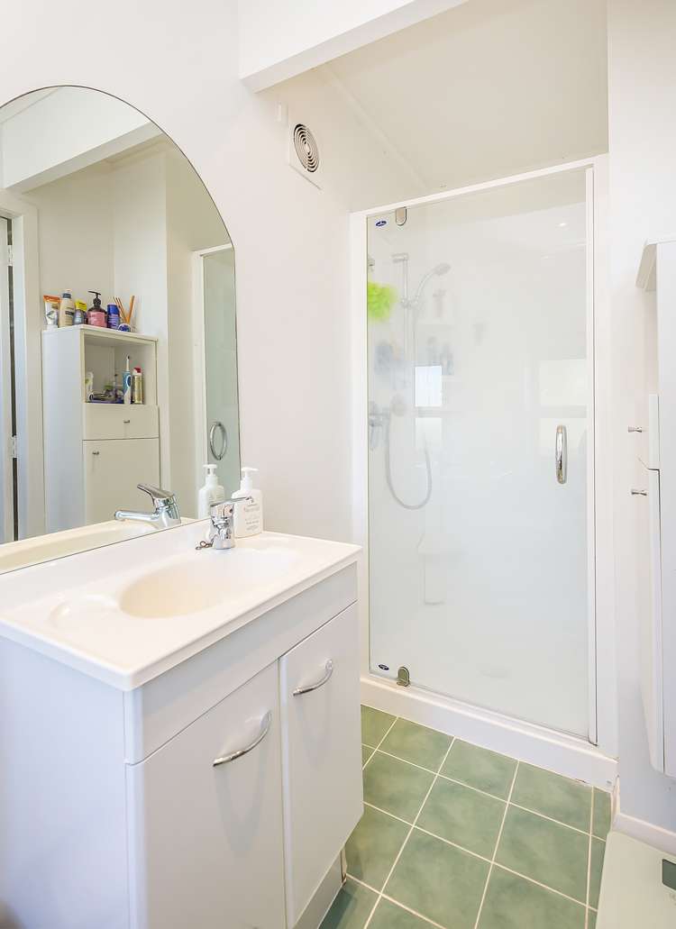 68 Queens Drive Lyall Bay_10